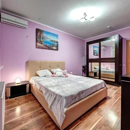 קייב Modern Apartment Near Park מראה חיצוני תמונה