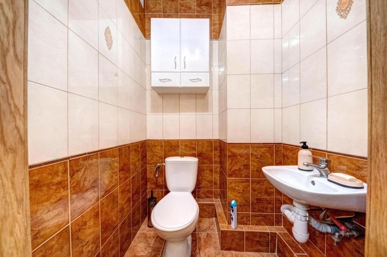קייב Modern Apartment Near Park מראה חיצוני תמונה