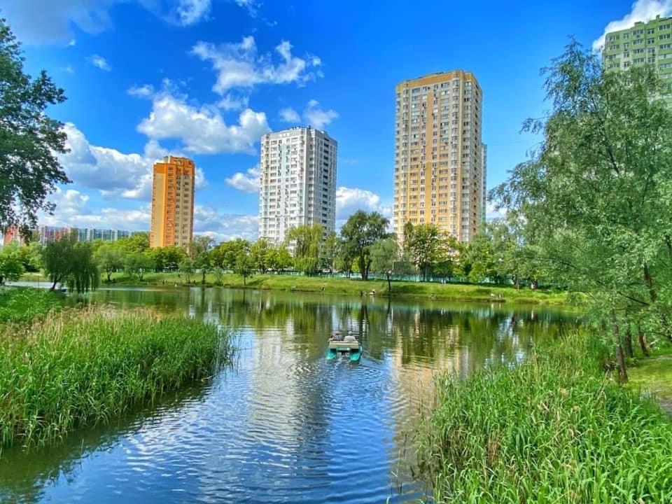 קייב Modern Apartment Near Park מראה חיצוני תמונה